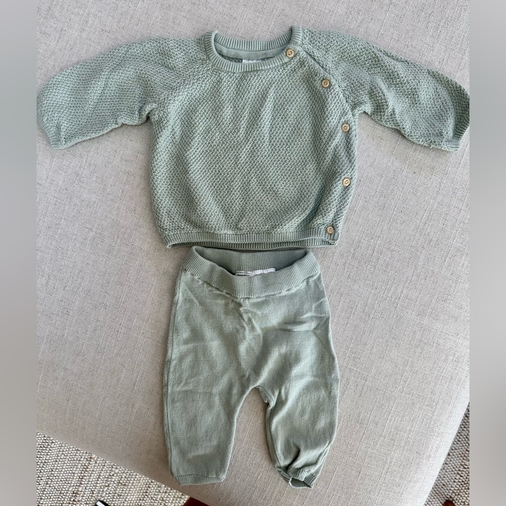 Organic cotton beautiful gender neutral matching set. Never used. Brand new.